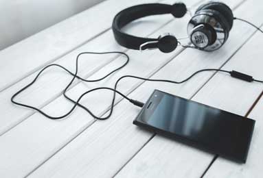 樊振东蛇年最后一战！德甲联赛赢1场输1场，单打逆袭、双打惜败